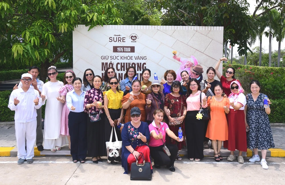 vinamilk-don-the-he-7x-tham-quan-nha-may-va-loi-hua-cham-soc-suc-khoe-bang-dinh-duong-chat-luong.JPG