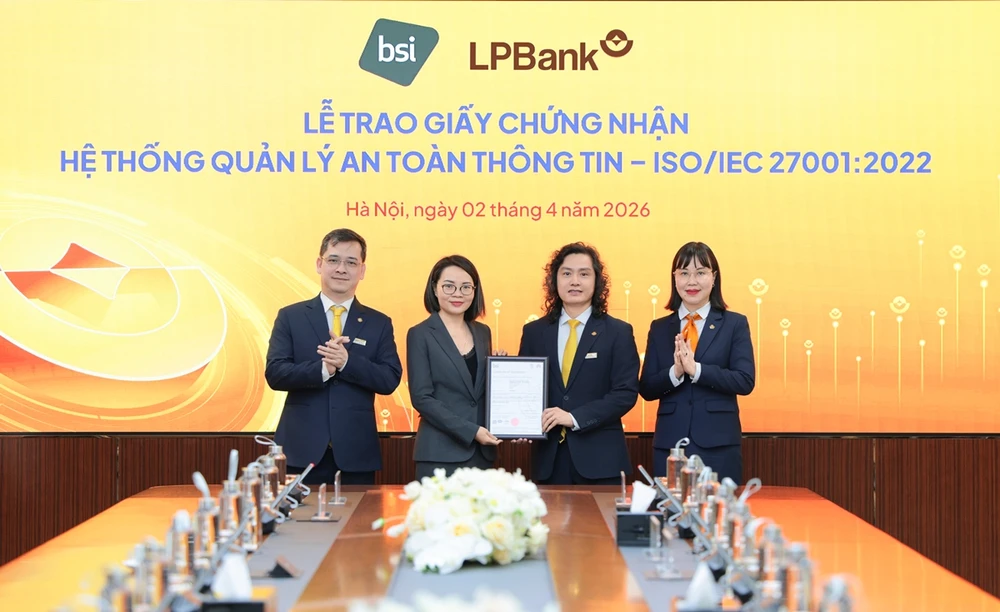 lpbank-chinh-thuc-dat-chuan-iso-hoan-tat-danh-gia-pci-dss-cung-co-nen-tang-bao-mat.jpg