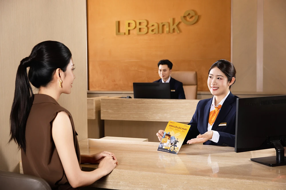 lpbank-dat-gan-2-900-ty-dong-loi-nhuan-quy-i-2026.jpg