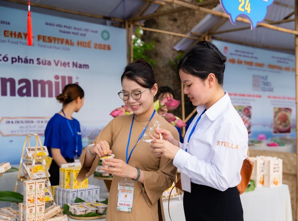 vinamilk-lan-toa-loi-song-xanh-tai-le-hoi-am-thuc-chay-festival-hue-2026-2.jpg