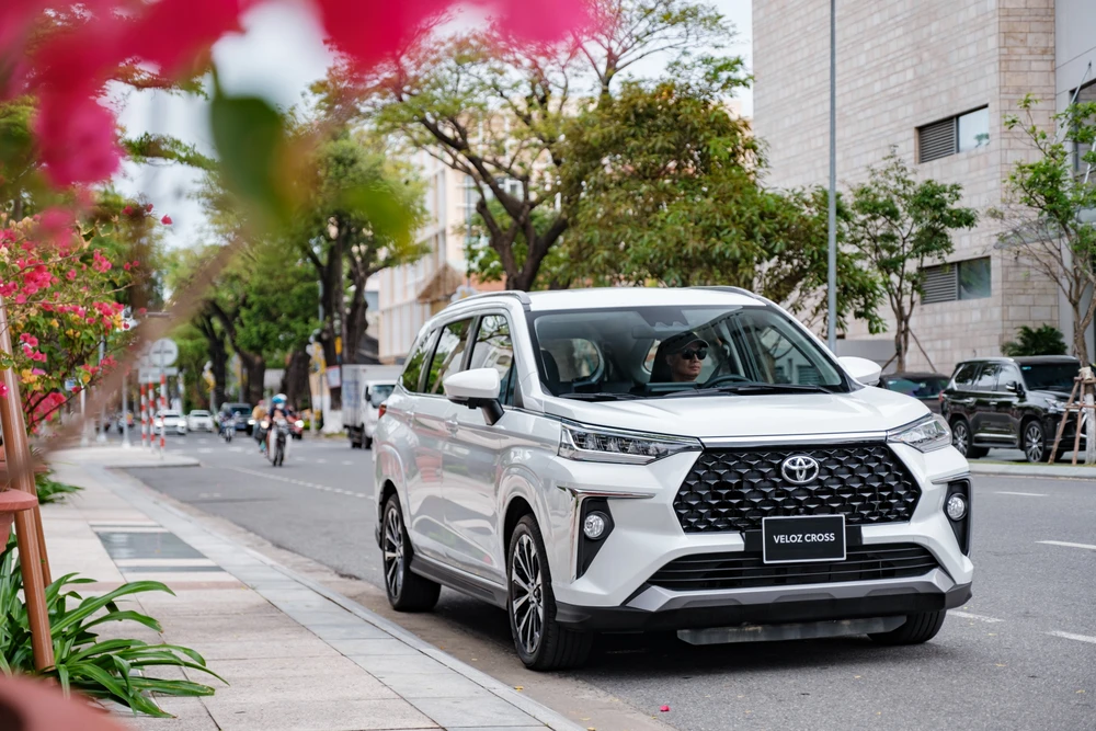 toyota-veloz-cross-tu-phuong-tien-thanh-bai-toan-dau-tu.JPG