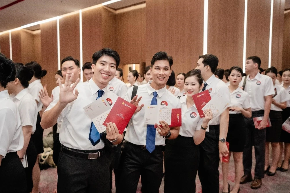 soi-dong-ngay-hoi-tuyen-dung-tiep-vien-hang-khong-lon-nhat-nam-cua-sun-phuquoc-airways-7.jpg