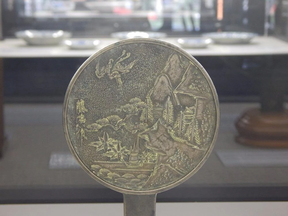 Gương đồng Nhật Bản.