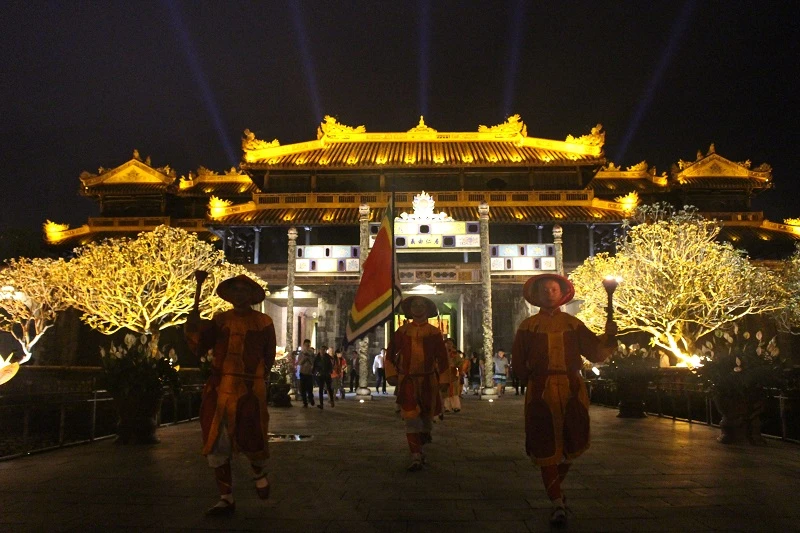 Đại nội Huế mở cửa đón du khách tham quan về đêm ảnh 6