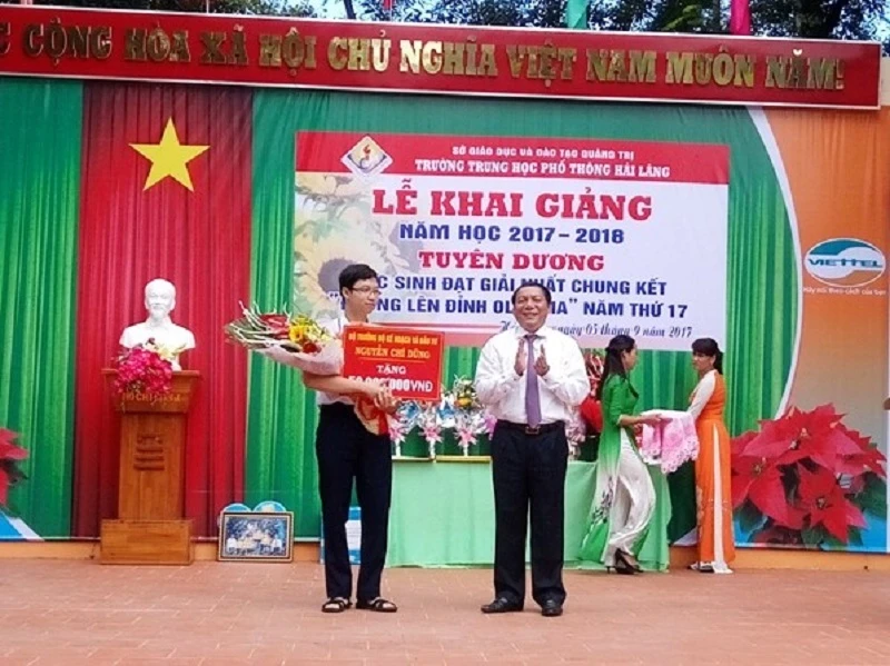 'Cậu bé Google' được tuyên dương trong ngày khai giảng ảnh 1