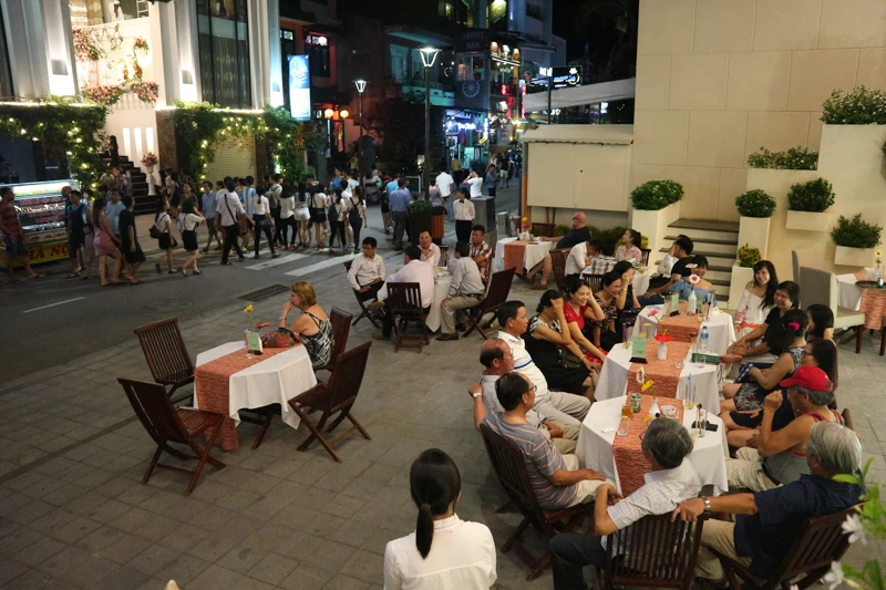 'Phố Tây' Huế hút khách đêm khai trương phố đi bộ ảnh 7