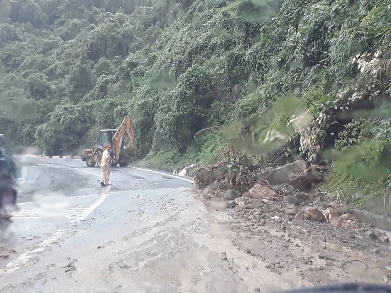 Sạt lở đèo Hải Vân