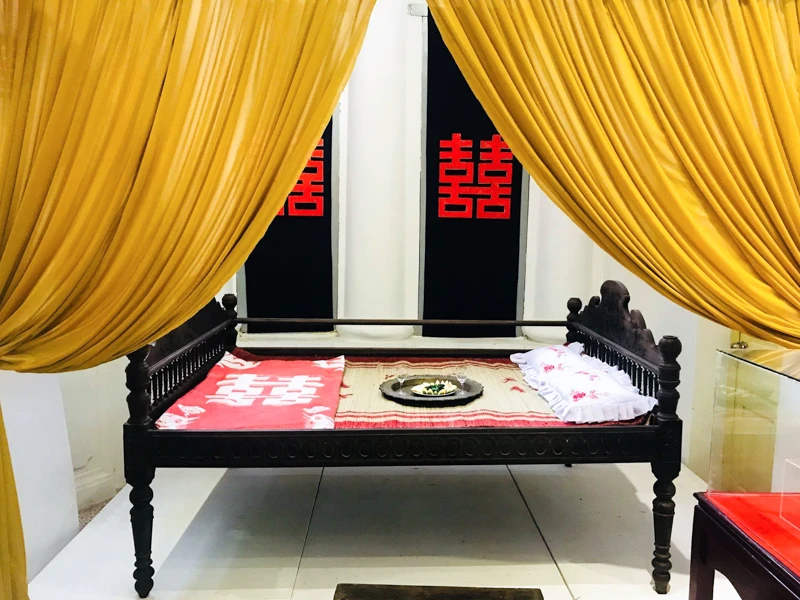 Xem chiếc giường tân hôn trong đám cưới xưa ở Huế ảnh 5