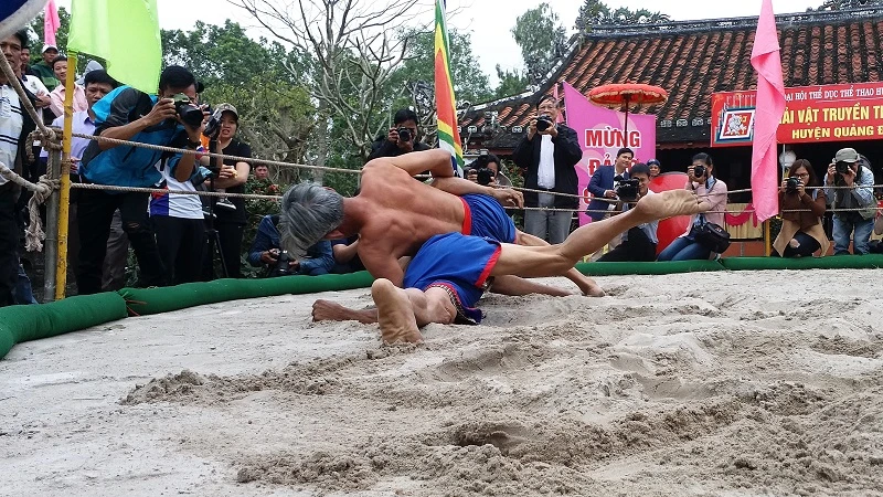 Nô nức xem đô vật xứ Huế tranh tài ảnh 3