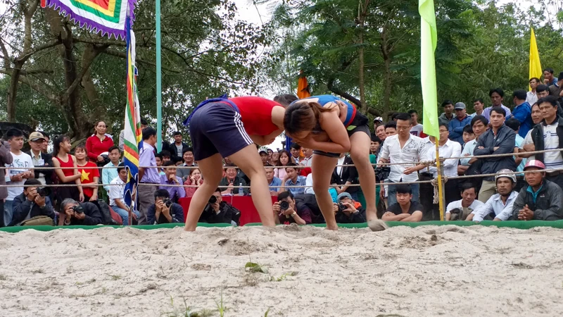 Nô nức xem đô vật xứ Huế tranh tài ảnh 9