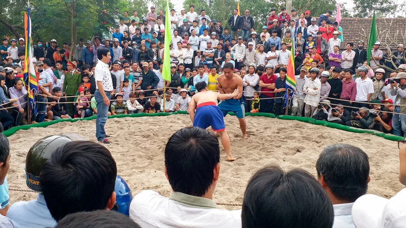 Nô nức xem đô vật xứ Huế tranh tài ảnh 8