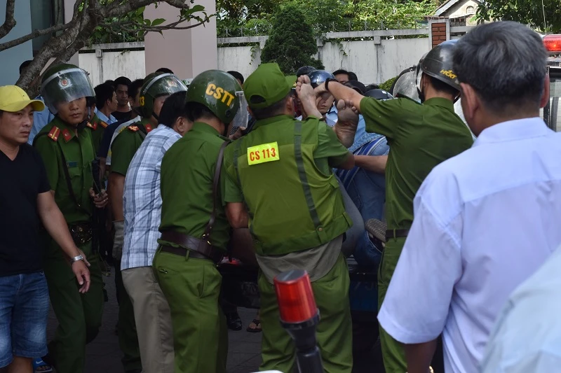 Kẻ cầm dao khống chế con tin ở Huế đã mang 2 tiền án ảnh 2