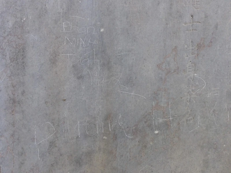 Viết vẽ bậy lên nhiều di tích, bảo vật quốc gia ảnh 7