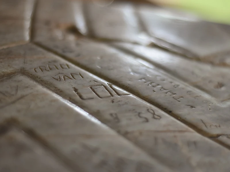 Viết vẽ bậy lên nhiều di tích, bảo vật quốc gia ảnh 5