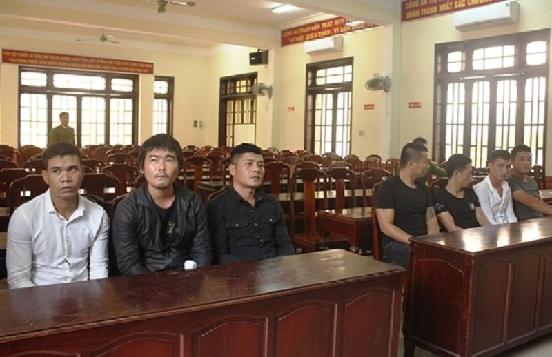 2 nhóm thanh niên 'nói chuyện' bằng dao, vỏ chai hơn 20 phút ảnh 1 2 nhóm thanh niên 'nói chuyện' bằng dao, vỏ chai hơn 20 phút ảnh 1