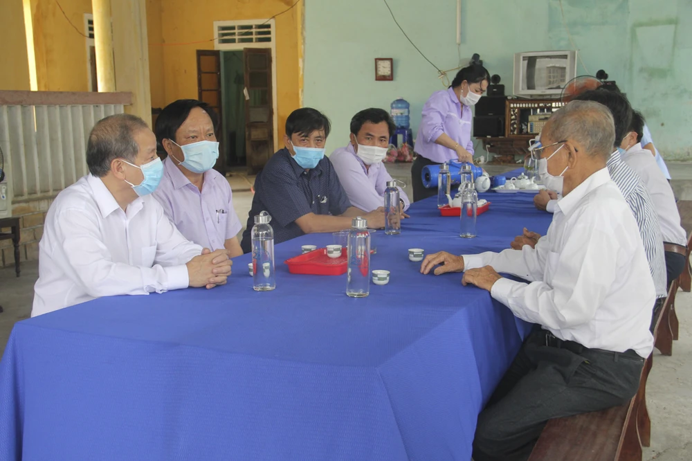 Làng biển ở Huế lập bàn thờ nguyên Tổng Bí thư Lê Khả Phiêu ảnh 6