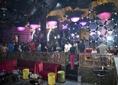 Công an đột kích quán bar có trăm dân chơi lúc rạng sáng 