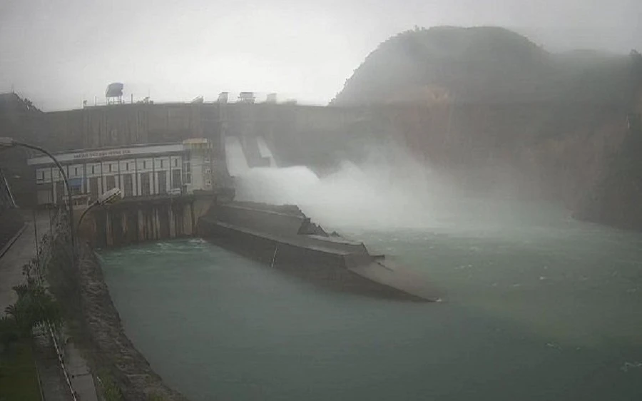 2 thủy điện ở Thừa Thiên - Huế tiến hành điều tiết nước vào sáng 5-12. Ảnh tư liệu