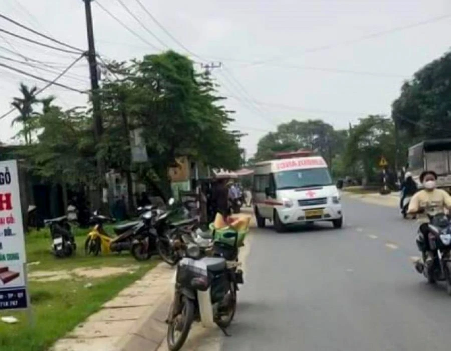 Thi thể của em P được đưa về quê mai táng. Ảnh: CVT