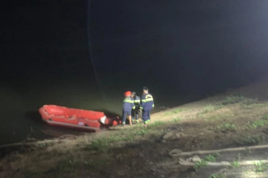 Lực lượng chức năng tham gia tìm kiếm nạn nhân. Ảnh: CAQT