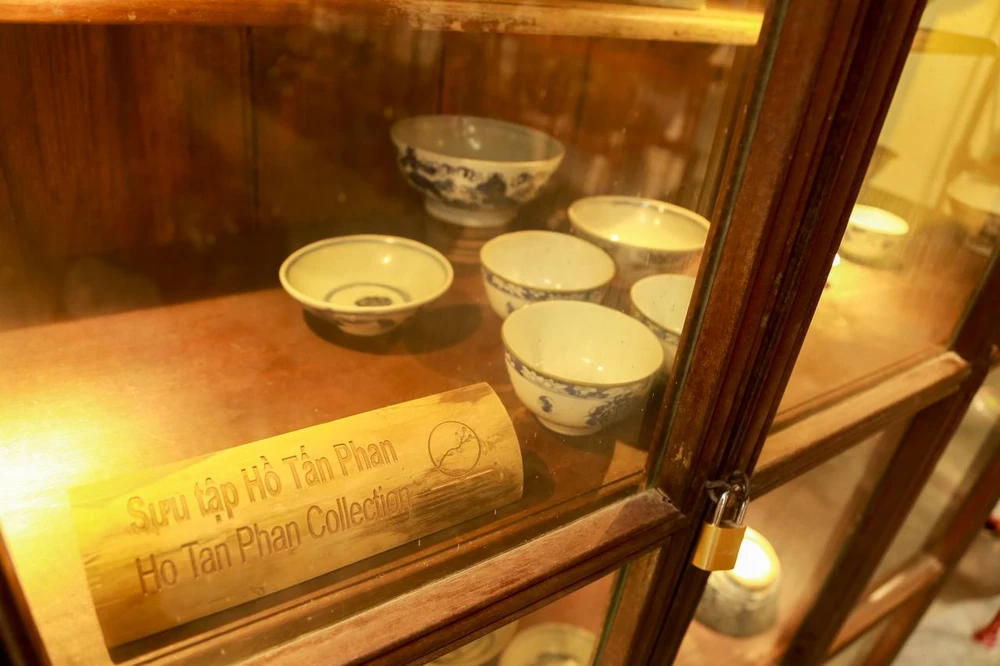 Niên đại của các hiện vật trong bảo tàng kéo dài từ thế kỷ V trước Công nguyên đến thế kỷ 20, trong đó các hiện vật gốm, sành thời Lê Trung Hưng (thế kỷ 17 – 18) chiếm số lượng nhiều nhất, là sản phẩm của các làng nghề gốm cổ truyền Phước Tích và Mỹ Xuyên. Ảnh: N.D