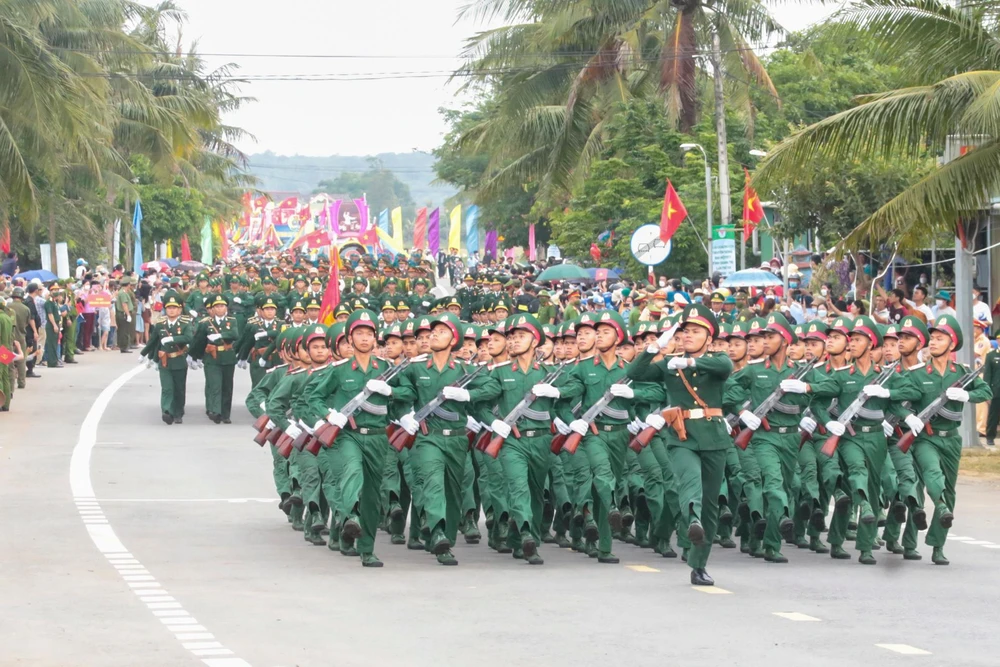 Lễ diễu binh tại Khu di tích đặc biệt đôi bờ Hiền Lương - Bến Hải.