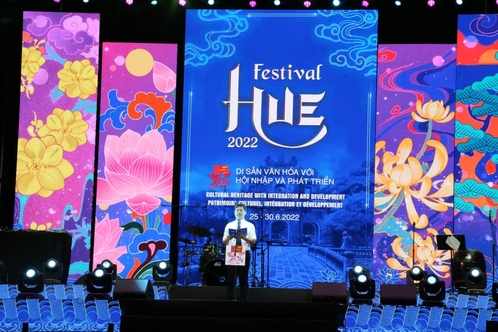 Ông Nguyễn Thanh Bình, Phó Chủ tịch UBND tỉnh Thừa Thiên Huế, Trưởng Ban tổ chức Festival Huế 2022 phát biểu tại buổi lễ.
