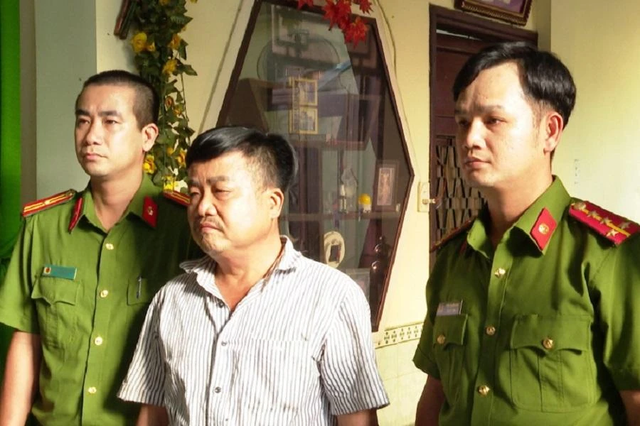 Hồ Văn Nhật bị khởi tố để làm rõ hành vi mua khống hàng ngàn hoá đơn giá trị gia tăng.