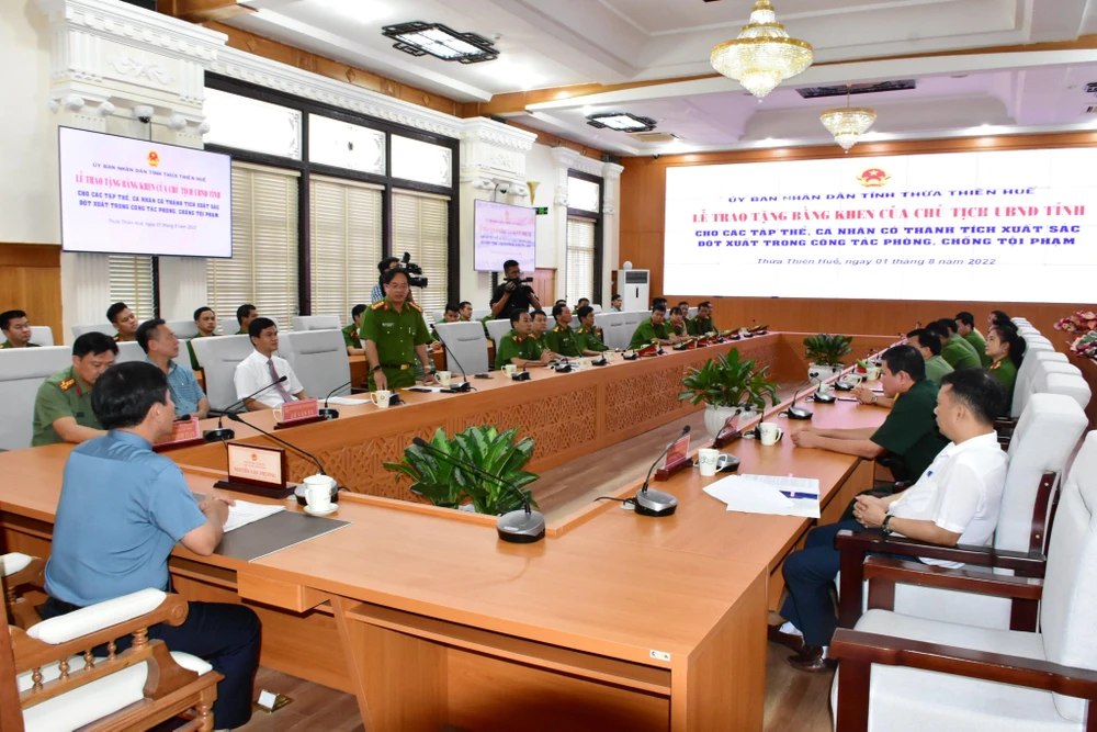 Đại tá Đặng Ngọc Sơn, PGĐ Công an tỉnh Thừa Thiên - Huế, báo cáo vụ việc.