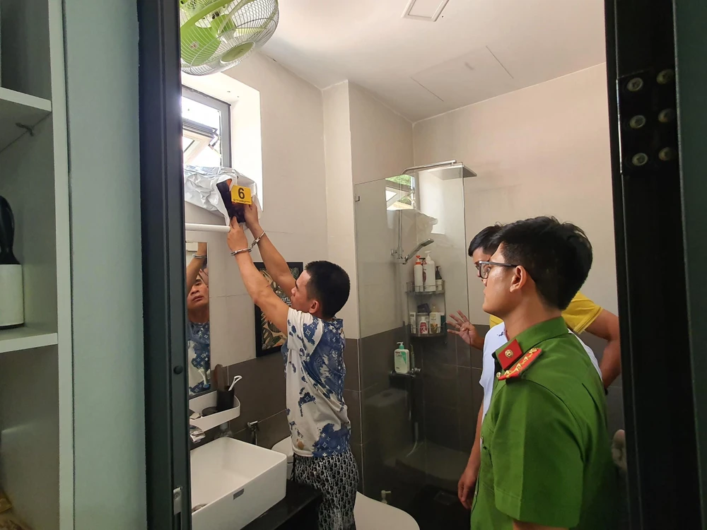 Linh thực hiện lại hành vi đột nhập để trộm cắp tài sản. Linh thực hiện lại hành vi đột nhập để trộm cắp tài sản.