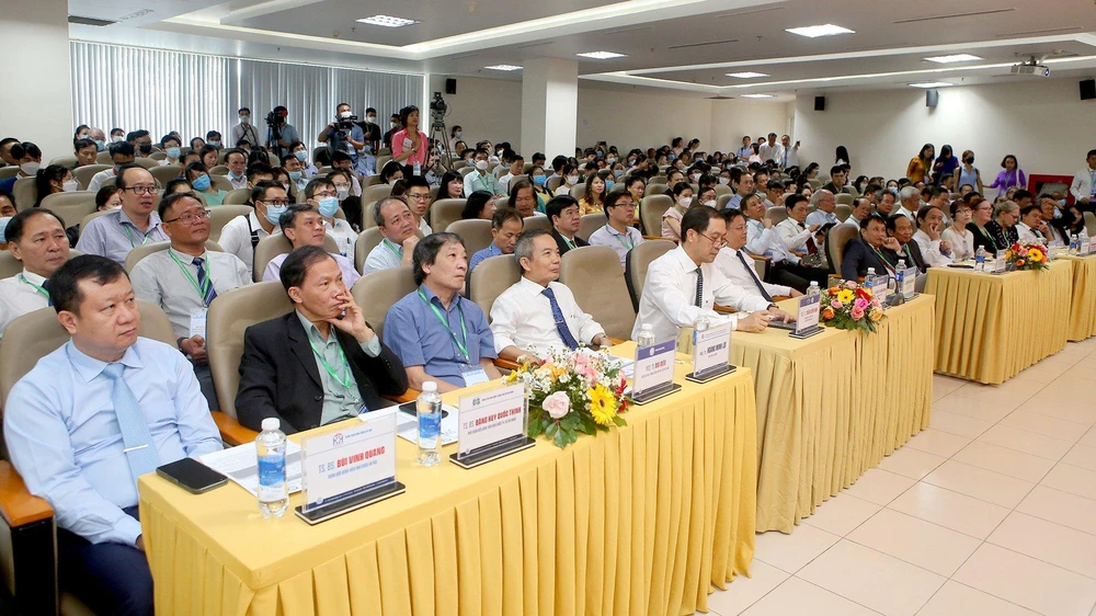 Các đại biểu tham dự Hội nghị khoa học phòng chống ung thư thường niên lần thứ 10. Ảnh: T.HIỂN