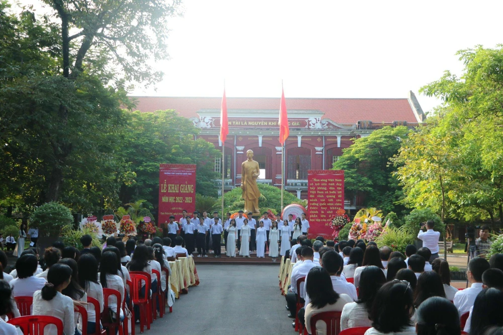 Học sinh Trường THPT chuyên Quốc Học (TP Huế) tại lễ khai giảng năm học. Ảnh: B.TRÂM