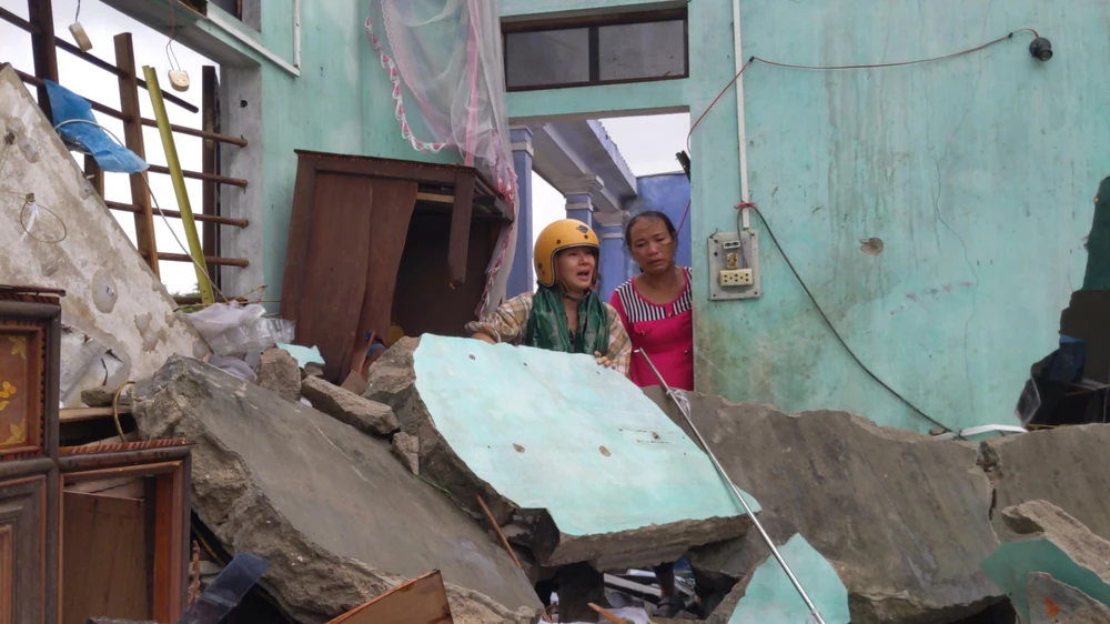 Căn nhà của bà Nguyễn Thị Mai bị sập. Ảnh: NGUYỄN DO