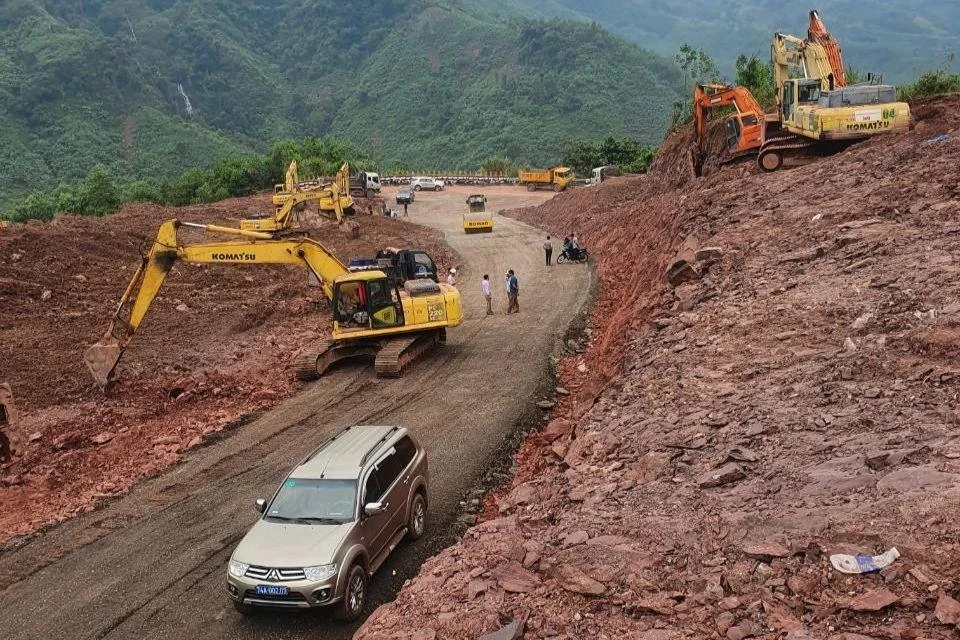 Tuyến đường tạm trước giờ thông tuyến.