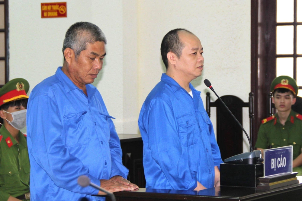 Bị cáo Võ Viết Đạt và Đoàn Thanh Tuấn tại tòa