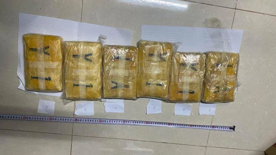 Lực lượng chức năng phát hiện thu giữ 54.000 viên ma tuý. Ảnh: CAHH