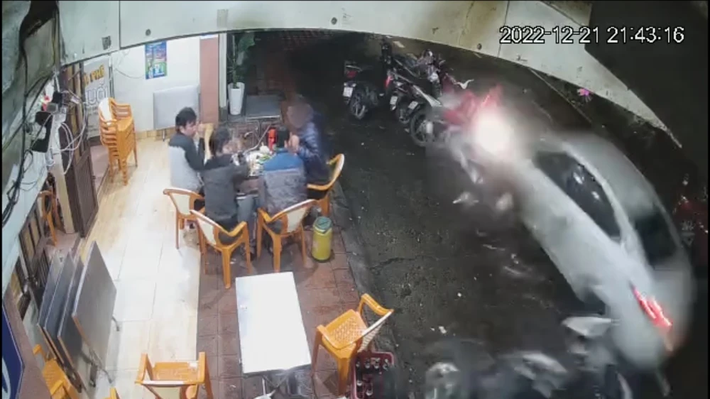 Xe ô tô tông nhiều xe máy. Xe ô tô tông nhiều xe máy.