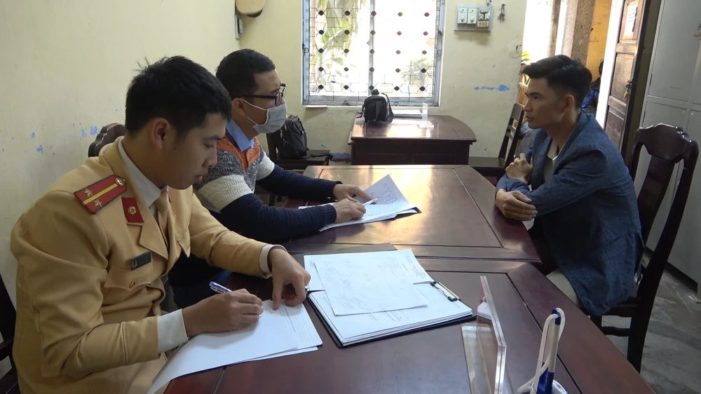 Lực lượng công an làm việc với nam tài xế vào ngày 22-12. Lực lượng công an làm việc với nam tài xế vào ngày 22-12.