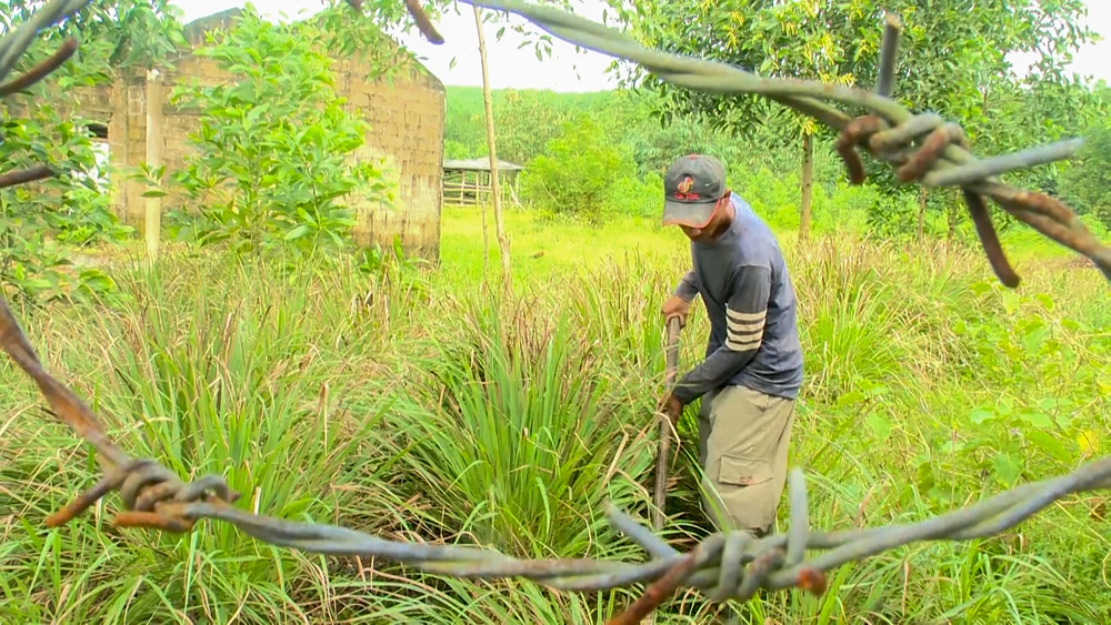 Cuộc sống của người dân còn nhiều khó khăn khi đến nơi định cư mới. Ảnh: ND