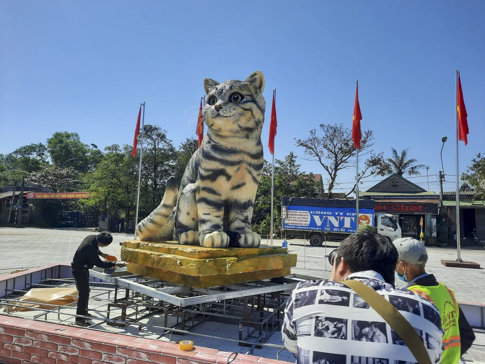 Tượng linh vật mèo nhận nhiều lời khen trong những ngày qua.