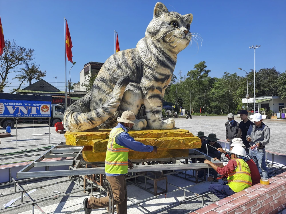 Khi xuất hiện, linh vật mèo được nhiều người khen ngợi.