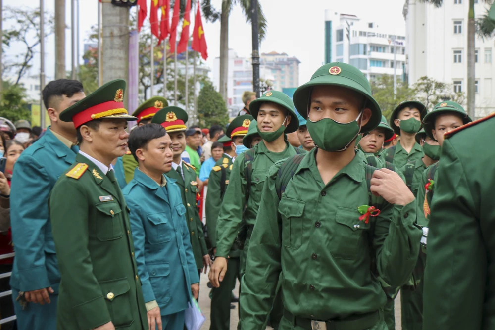 Sáng 6-2, tất cả các huyện, thị xã, thành phố trên địa bàn tỉnh Thừa Thiên Huế tổ chức lễ giao, nhận quân năm 2023.