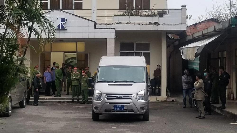 Cơ quan chức năng có mặt tại Trung tâm đăng kiểm xe cơ giới tỉnh Thừa Thiên - Huế.