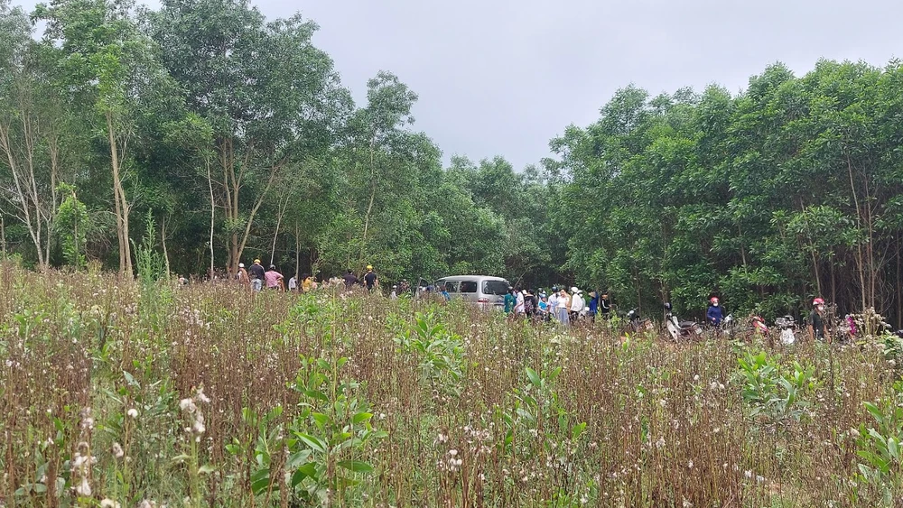 Thi thể ông H được người dân tìm thấy sau 1 đêm không về nhà. Thi thể ông H được người dân tìm thấy sau 1 đêm không về nhà.