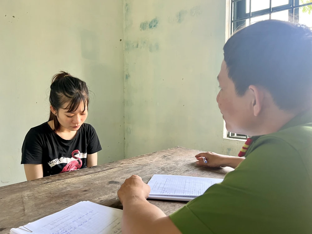 Nguyễn Thị Anh Thi tại cơ quan công an.