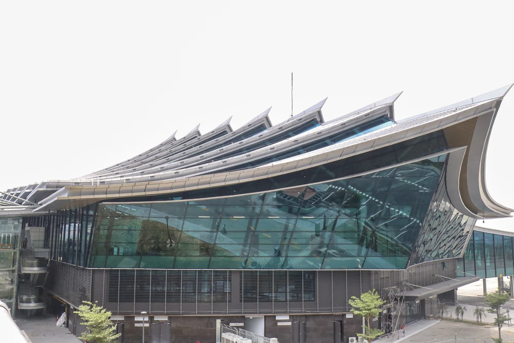 Lãnh đạo Văn phòng UBND tỉnh Thừa Thiên Huế cho biết, các hạng mục cuối cùng của Nhà ga hành khách T2 - Cảng hàng không Quốc tế Phú Bài cơ bản hoàn thành.