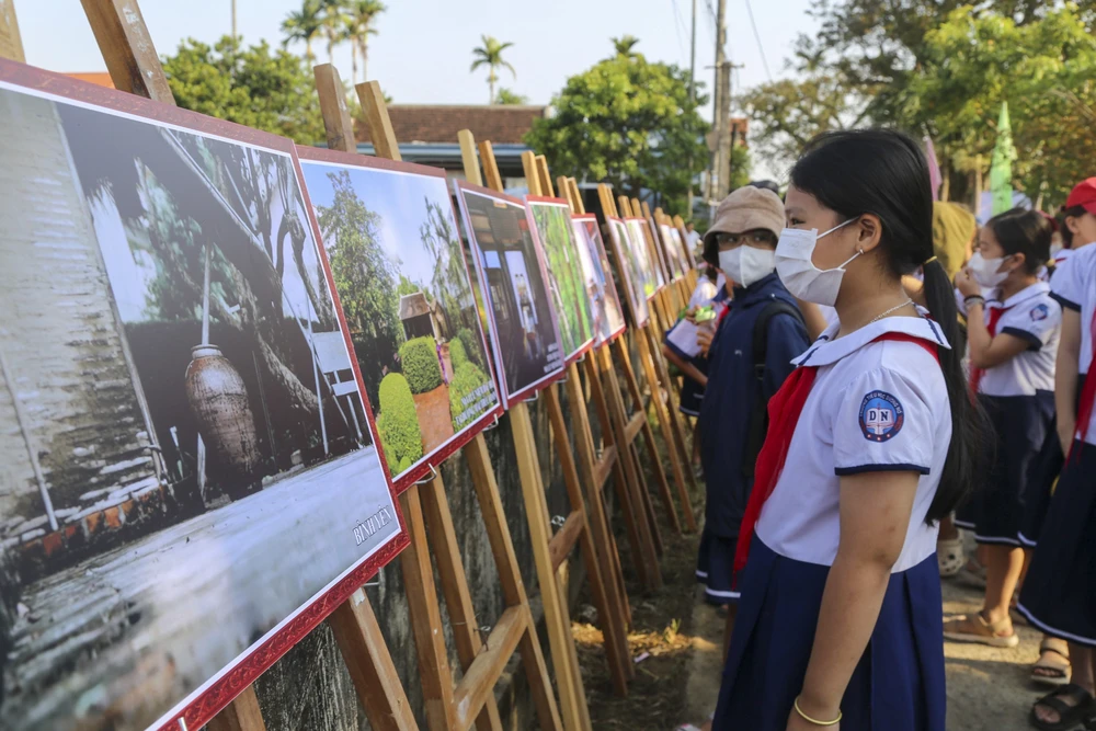 Trong chương trình lễ hội cũng diễn ra Triển lãm ảnh nghệ thuật "Nét đẹp Di sản Hồ Chí Minh", Triển lãm mỹ thuật "Tranh dân gian Việt Nam".