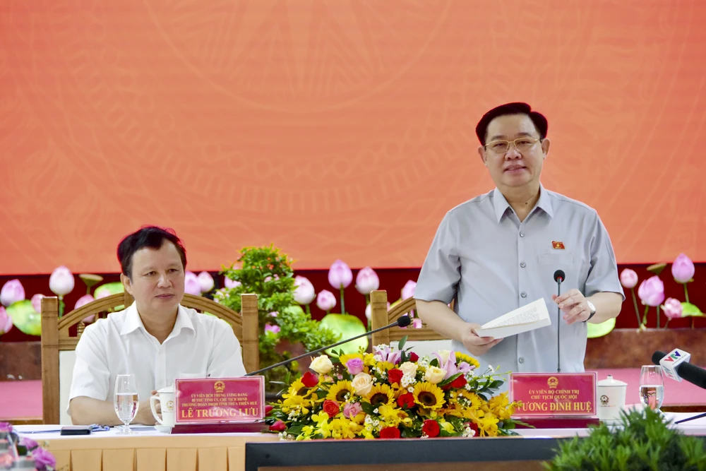 Chủ tịch Quốc hội Vương Đình Huệ làm việc với Ban Thường vụ Tỉnh ủy Thừa Thiên- Huế. Chủ tịch Quốc hội Vương Đình Huệ làm việc với Ban Thường vụ Tỉnh ủy Thừa Thiên- Huế.