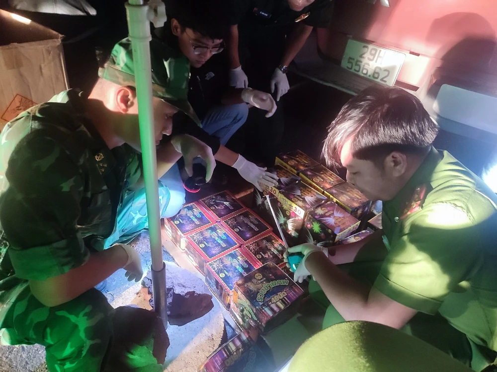 42 kg pháo lậu được bắt giữ. Ảnh: ĐÌNH TIẾN