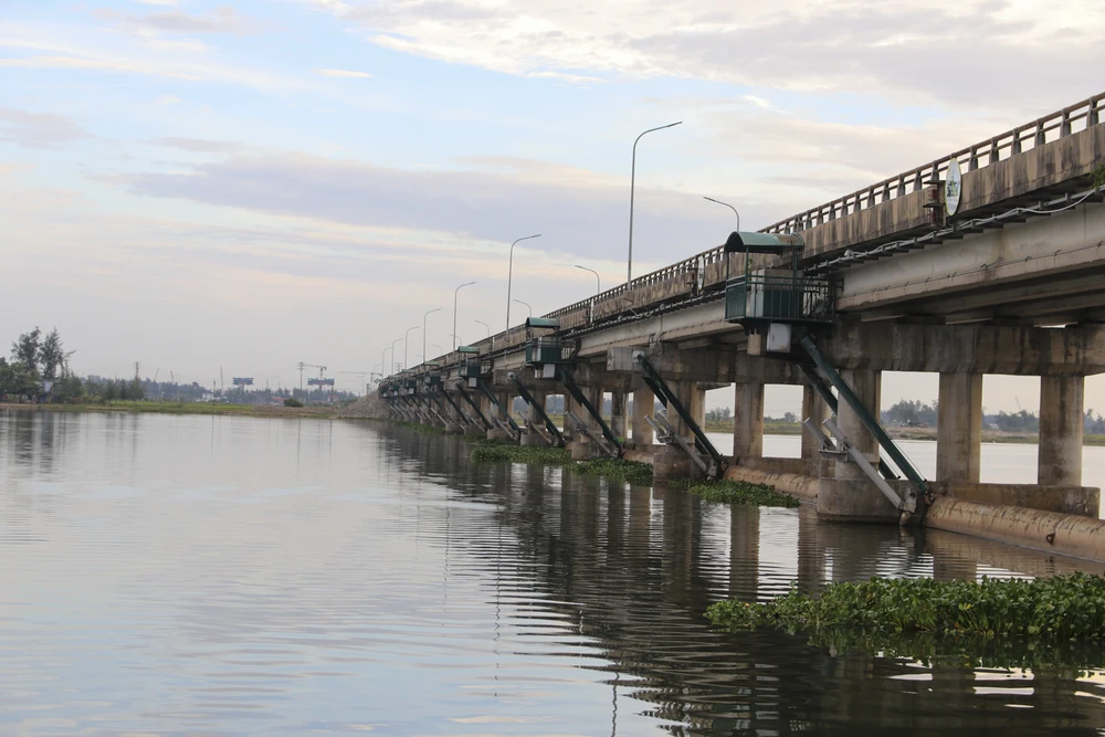 Theo đó, công trình thủy lợi này được khởi công xây dựng vào năm 2001, do Ban Quản lý dự án thủy lợi 408 (nay là Ban Quản lý đầu tư - xây dựng thủy lợi 5) làm chủ đầu tư.